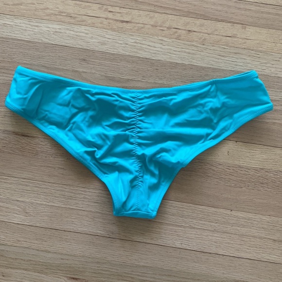 NWOT Victoria’s Secret Ruched Bum bikini swim bottoms - Picture 2 of 5